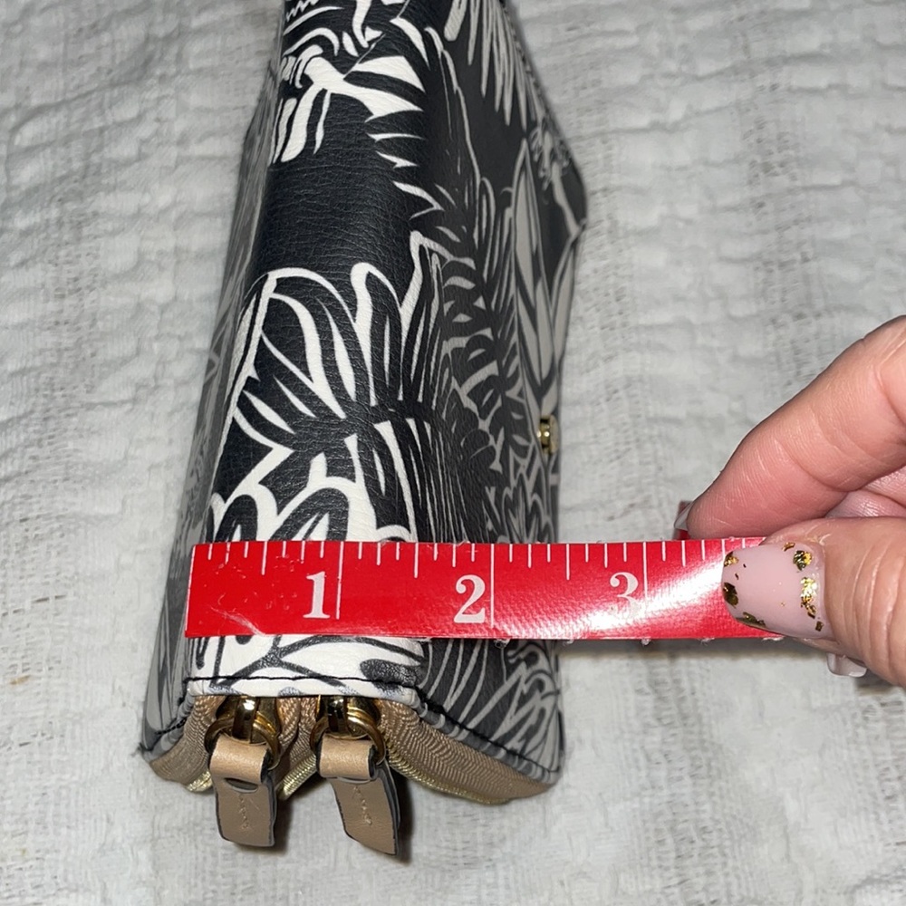 Kate Landry wallet black & white, tan accents, gold zipper, leaf design. - Picture 7 of 9